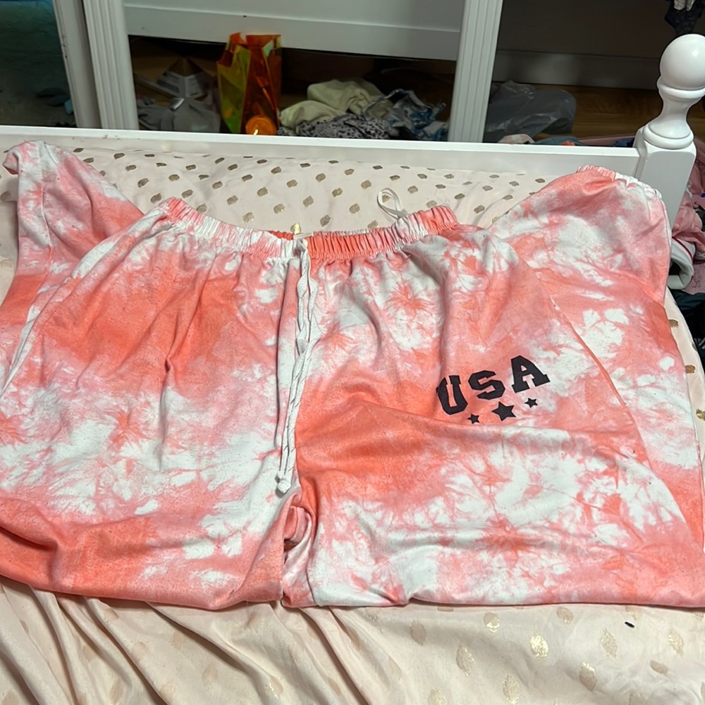 SHEIN sweatpants they are size small but fit like a medium